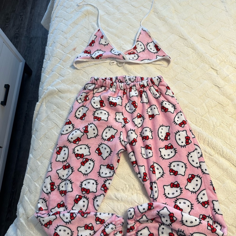 Hello kitty pajamas pink